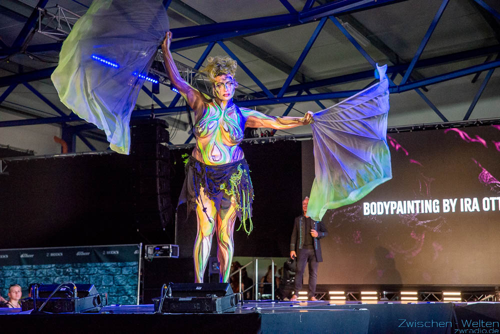 M'era Luna 2026 Fashion Show - Bodypainting by Ira OH