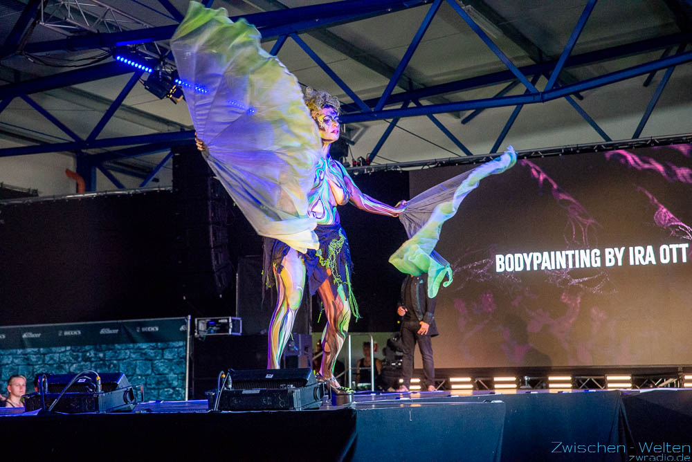 M'era Luna 2026 Fashion Show - Bodypainting by Ira OH