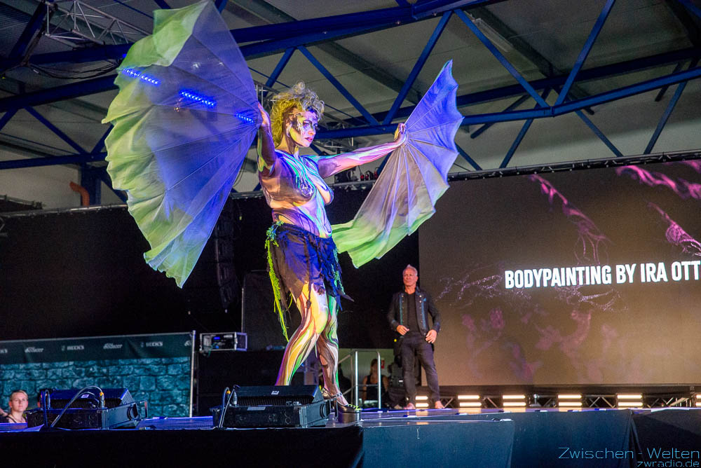 M'era Luna 2026 Fashion Show - Bodypainting by Ira OH