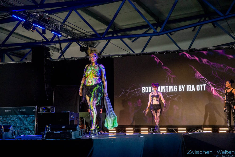 M'era Luna 2026 Fashion Show - Bodypainting by Ira OH