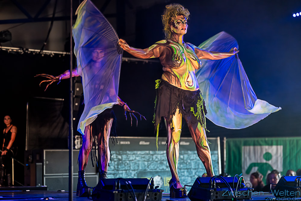 M'era Luna 2026 Fashion Show - Bodypainting by Ira OH
