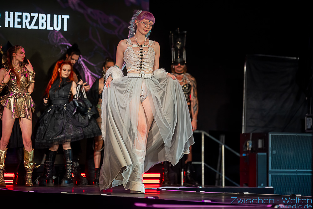 M'era Luna 2026 Fashion Show - Manufaktur Herzblut